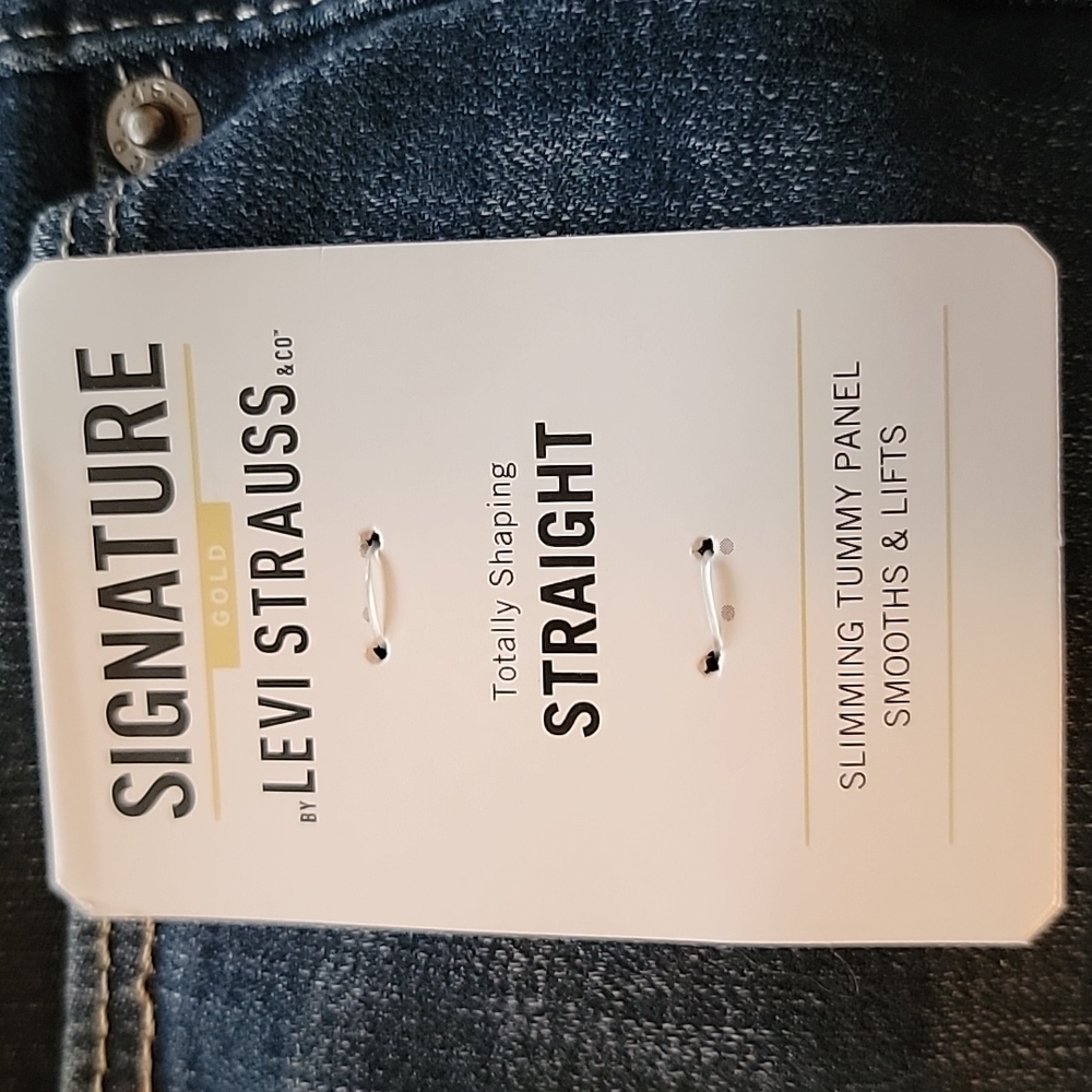 Levis straight cut